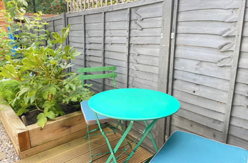 Photo 19 - Chic 2BD Home w/ Private Garden - New Cross