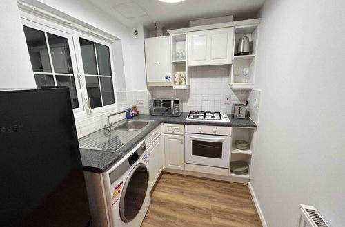 Photo 7 - 1-bed Apartment in Greater London Next to Station