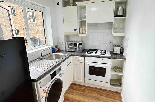 Foto 6 - 1-bed Apartment in Greater London Next to Station