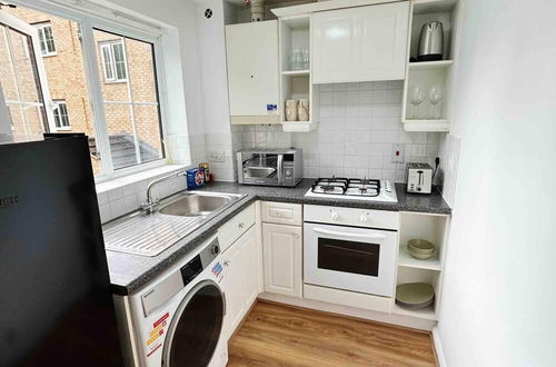 Photo 6 - 1-bed Apartment in Greater London Next to Station