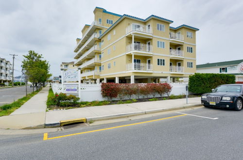 Photo 17 - Wildwood Getaway w/ Ocean View - 1 Block to Beach