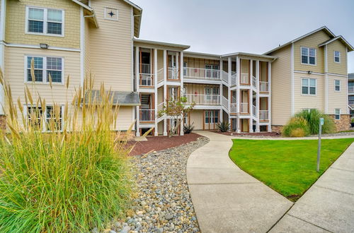 Photo 8 - Panoramic Splendor - Beachfront Westport Condo