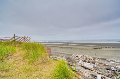 Photo 22 - Panoramic Splendor - Beachfront Westport Condo