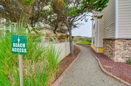 Photo 23 - Panoramic Splendor - Beachfront Westport Condo