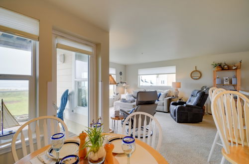 Photo 9 - Panoramic Splendor - Beachfront Westport Condo