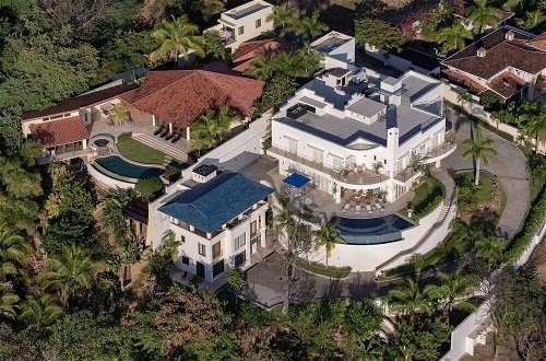 Foto 46 - Giant Luxurious Mansion in Flamingo With Pool and Sumptuous Ocean Views