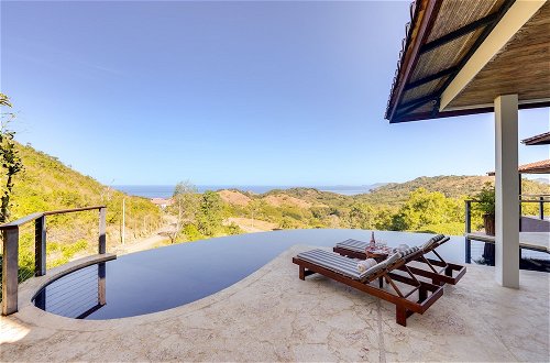 Foto 34 - Luxury Home w/ Views & Infinity Pool: Near Beach