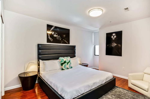 Photo 5 - Get Into Travel in Style in This 2BD Apartment