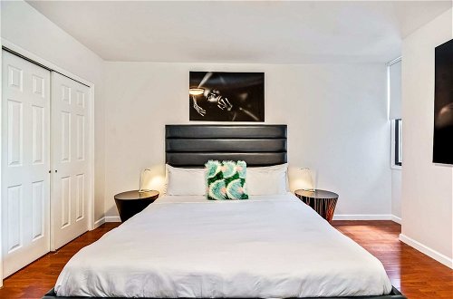Photo 4 - Get Into Travel in Style in This 2BD Apartment