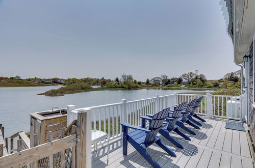 Foto 2 - Cozy Narragansett Cottage w/ Dock & Outdoor Shower