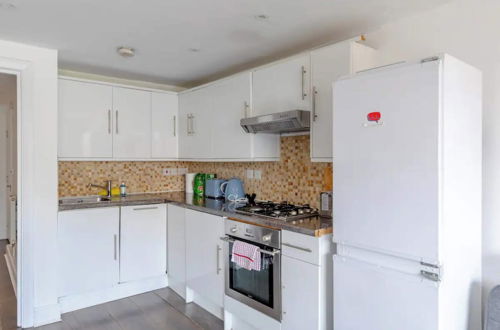 Photo 8 - Bright & Contemporary 1BD Flat - Haggerston