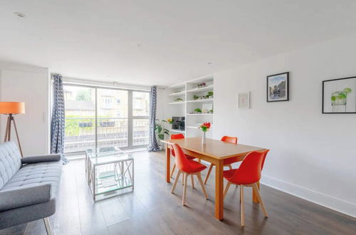 Photo 19 - Bright & Contemporary 1BD Flat - Haggerston