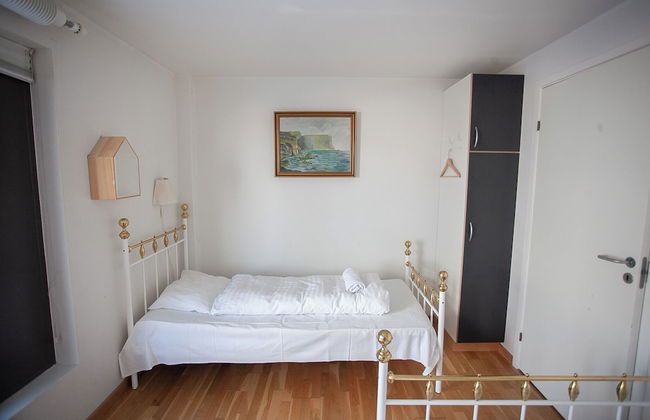 Large Apartment With Fabulous View Of Tórshavn - Photo 4