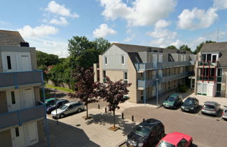 Photo 1 - Well-kept Apartment Near the sea