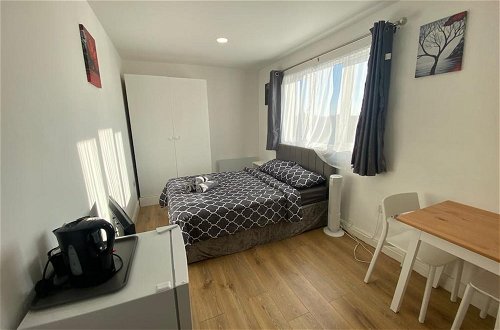 Foto 1 - Comfortable Homely Studio Flat in Wembley