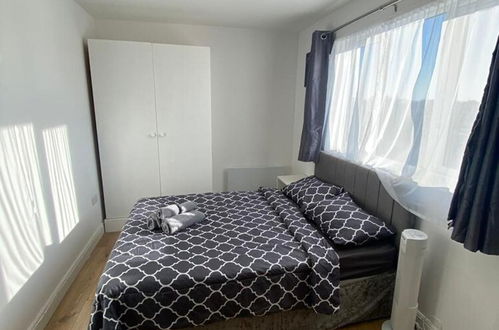 Photo 9 - Comfortable Homely Studio Flat in Wembley