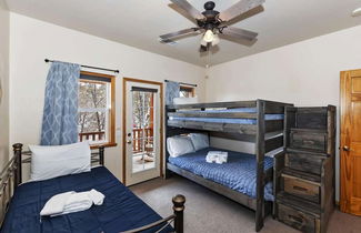 Photo 3 - Zen Den by Avantstay Entertainers Home in Ideal Big Bear Location w/ Hot Tub