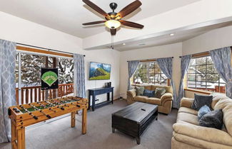 Photo 3 - Zen Den by Avantstay Entertainers Home in Ideal Big Bear Location w/ Hot Tub