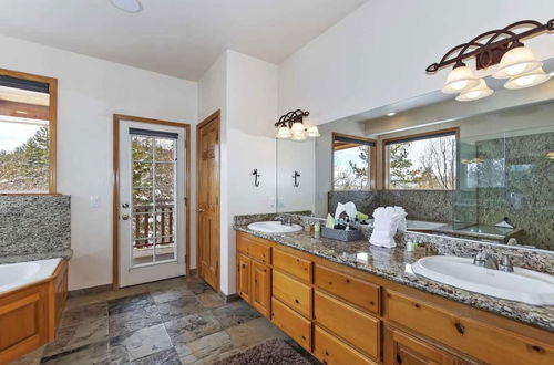 Foto 11 - Zen Den by Avantstay Entertainers Home in Ideal Big Bear Location w/ Hot Tub