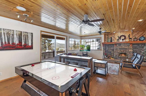 Photo 9 - Zen Den by Avantstay Entertainers Home in Ideal Big Bear Location w/ Hot Tub