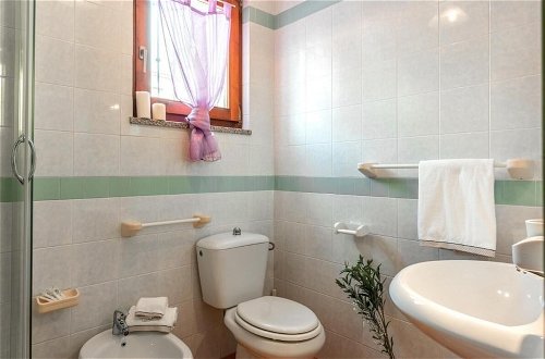Photo 4 - Glorious Residence Le Pavoncelle one Bedroom Sleeps Four Num1452