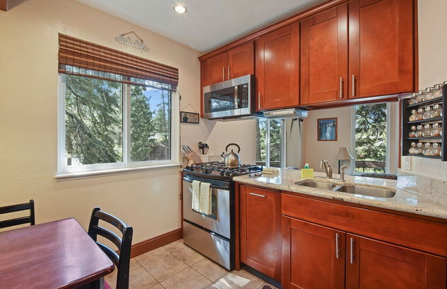Tahoe City Getaway Minutes From Lake and Activities - Foto 7