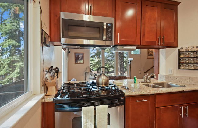 Tahoe City Getaway Minutes From Lake and Activities - Foto 10