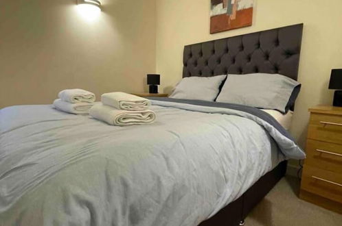 Photo 3 - Stunning 1-bed Apartment in Salford