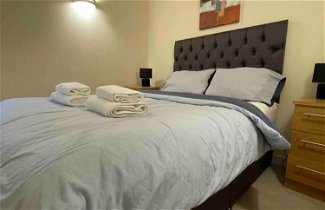 Foto 3 - Stunning 1-bed Apartment in Salford