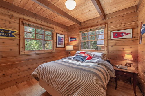 Photo 3 - Cozy Pet Friendly Cabin in Lake Tahoe by Sierra Getaways