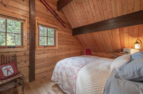 Photo 2 - Cozy Pet Friendly Cabin in Lake Tahoe by Sierra Getaways