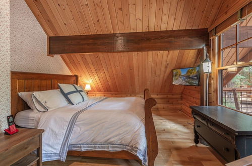 Photo 6 - Cozy Pet Friendly Cabin in Lake Tahoe by Sierra Getaways