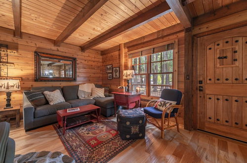 Foto 9 - Cozy Pet Friendly Cabin in Lake Tahoe by Sierra Getaways