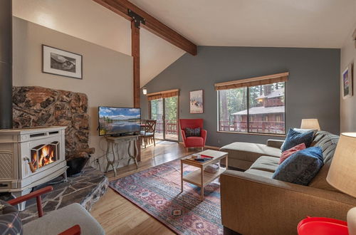 Foto 10 - Cozy Pet Friendly Cabin in Lake Tahoe by Sierra Getaways