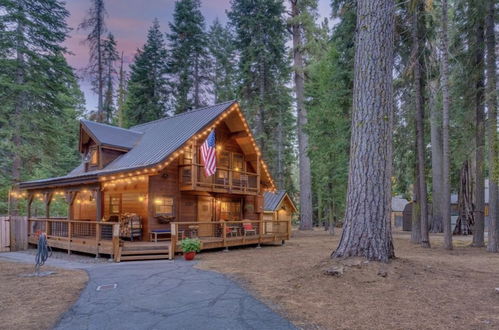 Foto 21 - Cozy Pet Friendly Cabin in Lake Tahoe by Sierra Getaways