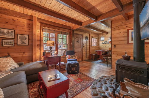 Foto 10 - Cozy Pet Friendly Cabin in Lake Tahoe by Sierra Getaways