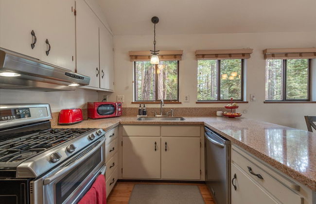Cozy Pet Friendly Cabin in Lake Tahoe by Sierra Getaways - Foto 6