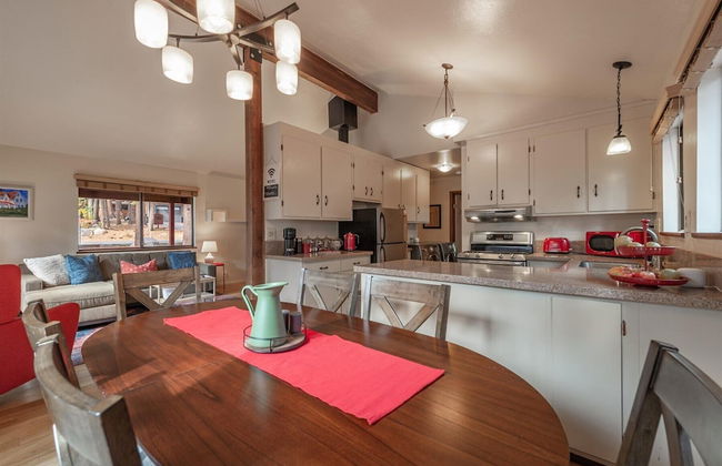 Cozy Pet Friendly Cabin in Lake Tahoe by Sierra Getaways - Foto 17