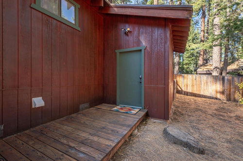 Foto 21 - Cozy Pet Friendly Cabin in Lake Tahoe by Sierra Getaways