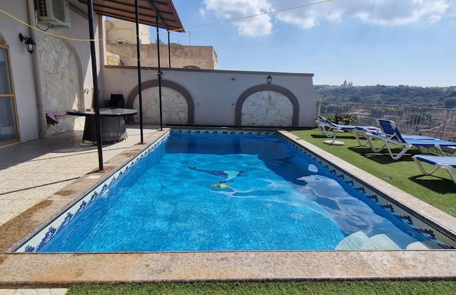 Modern 4-bed Home in Ix-xaghra, Valley View Pool - Photo 16