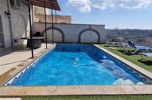 Foto 16 - Modern 4-bed Home in Ix-xaghra, Valley View Pool
