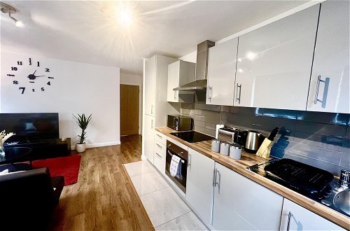 Photo 7 - Captivating 2-bed Apartment in Bedford