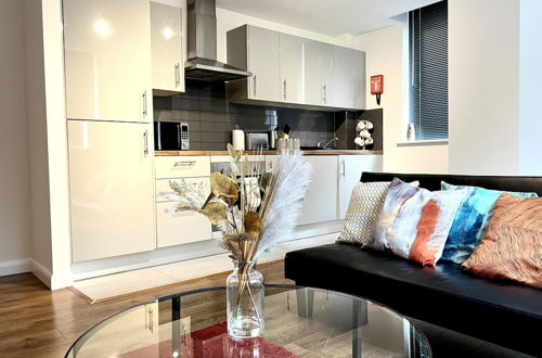 Photo 10 - Captivating 2-bed Apartment in Bedford