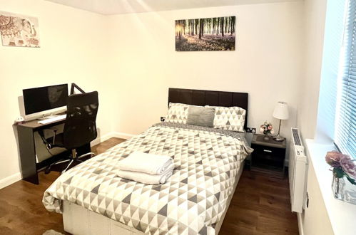 Photo 5 - Captivating 2-bed Apartment in Bedford