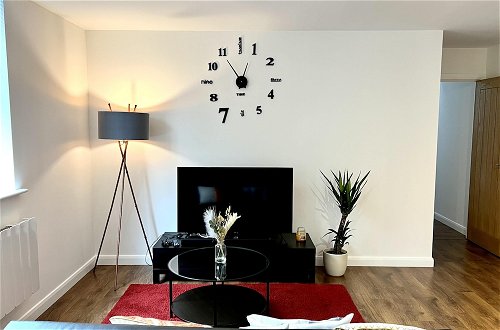 Photo 9 - Captivating 2-bed Apartment in Bedford