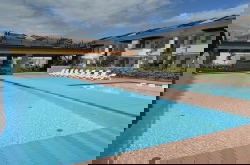 Photo 9 - Modern Flat With big Swimming Pool and Balcony