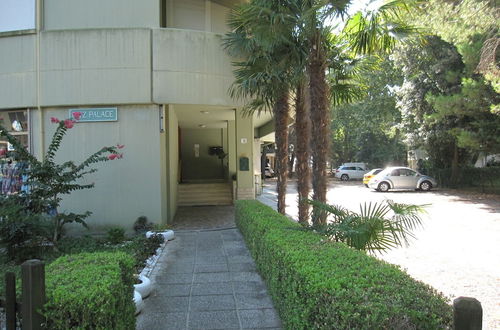 Photo 14 - Modern Flat With Balcony and Lift at Grado Pineta