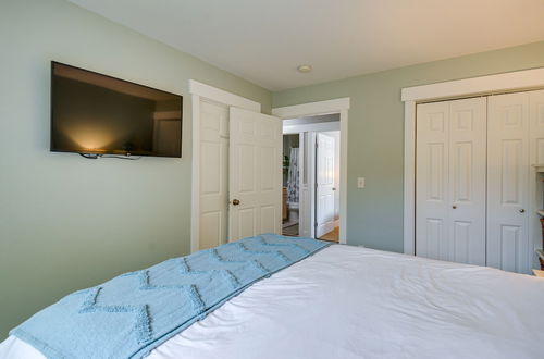 Foto 3 - Pet-friendly Westport Vacation Rental w/ Hot Tub