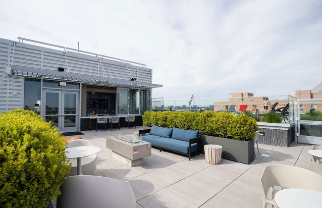 Bright Apartment with Great Amenities - Foto 52