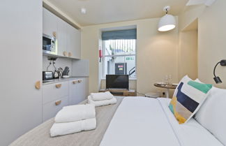 Photo 3 - Spacious Lower Ground Studio in Primrose Hill